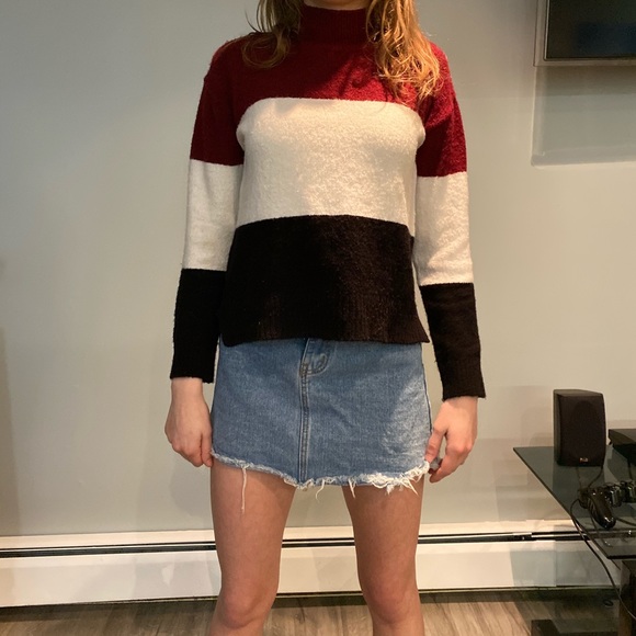 🎉2/$25 Colour block turtleneck sweater! - Picture 6 of 8